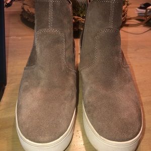 JSlides Tan High Top Sneaker In Great Condition